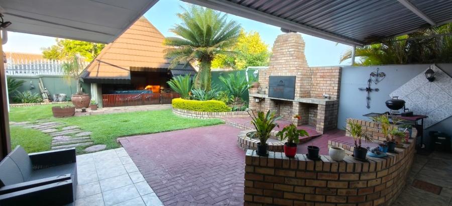 3 Bedroom Property for Sale in Protea Park North West